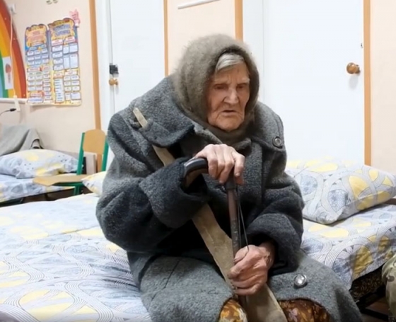 97-річна жінка пішки вийшла з окупованої частини Очеретиного