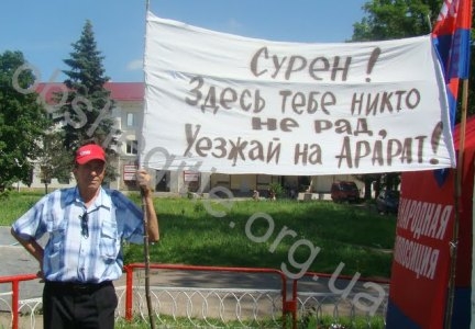 «Дайте людям нормальную жизнь!» На улице Орджоникидзе проходит пикет отчаявшихся жителей общежития КЗТС
