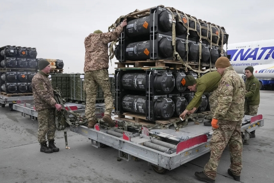 Більшість озброєння з пакета допомоги США розміщена в Німеччині та Польщі, що прискорить його доставку в Україну, - CNN