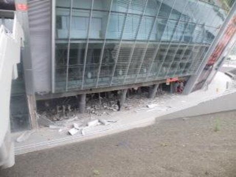 Бомба все же попала в «Донбасс Арену» (фото)