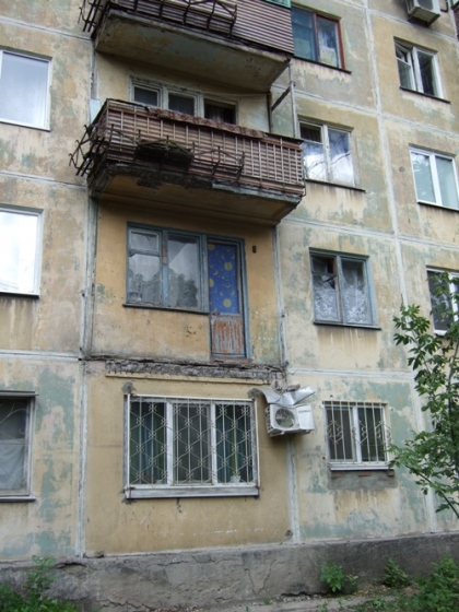 В Донецке снова обрушился балкон (фото) 