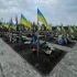Могили загиблих військових на Алеї Героїв у Краматорську облаштують фотографіями на склі